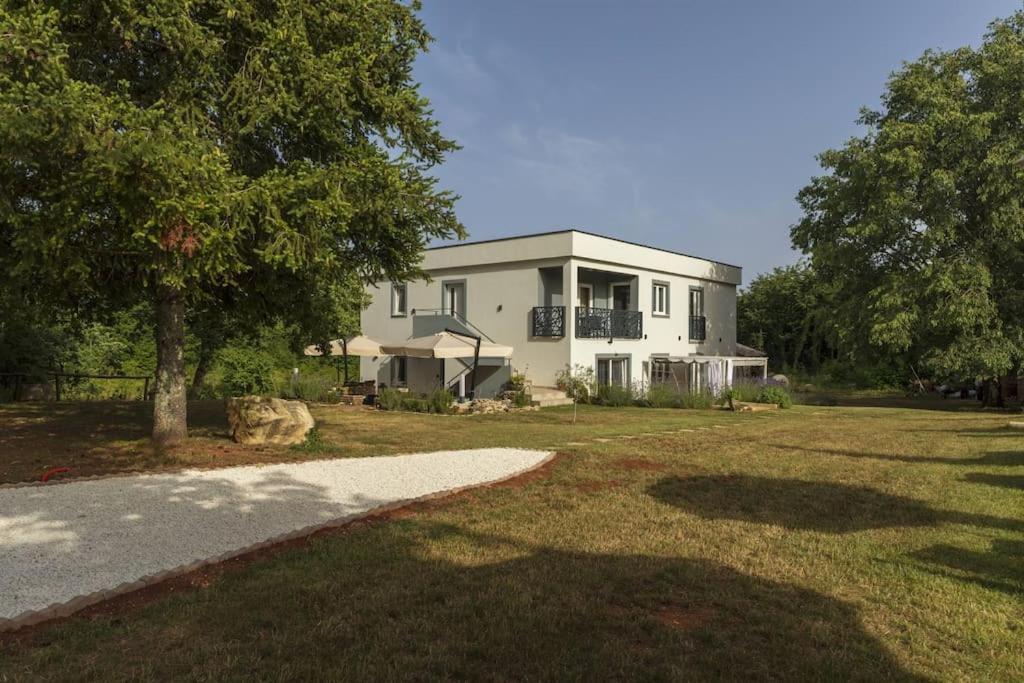 Luxury Villa Cetiri Hrasta Pićan Esterno foto